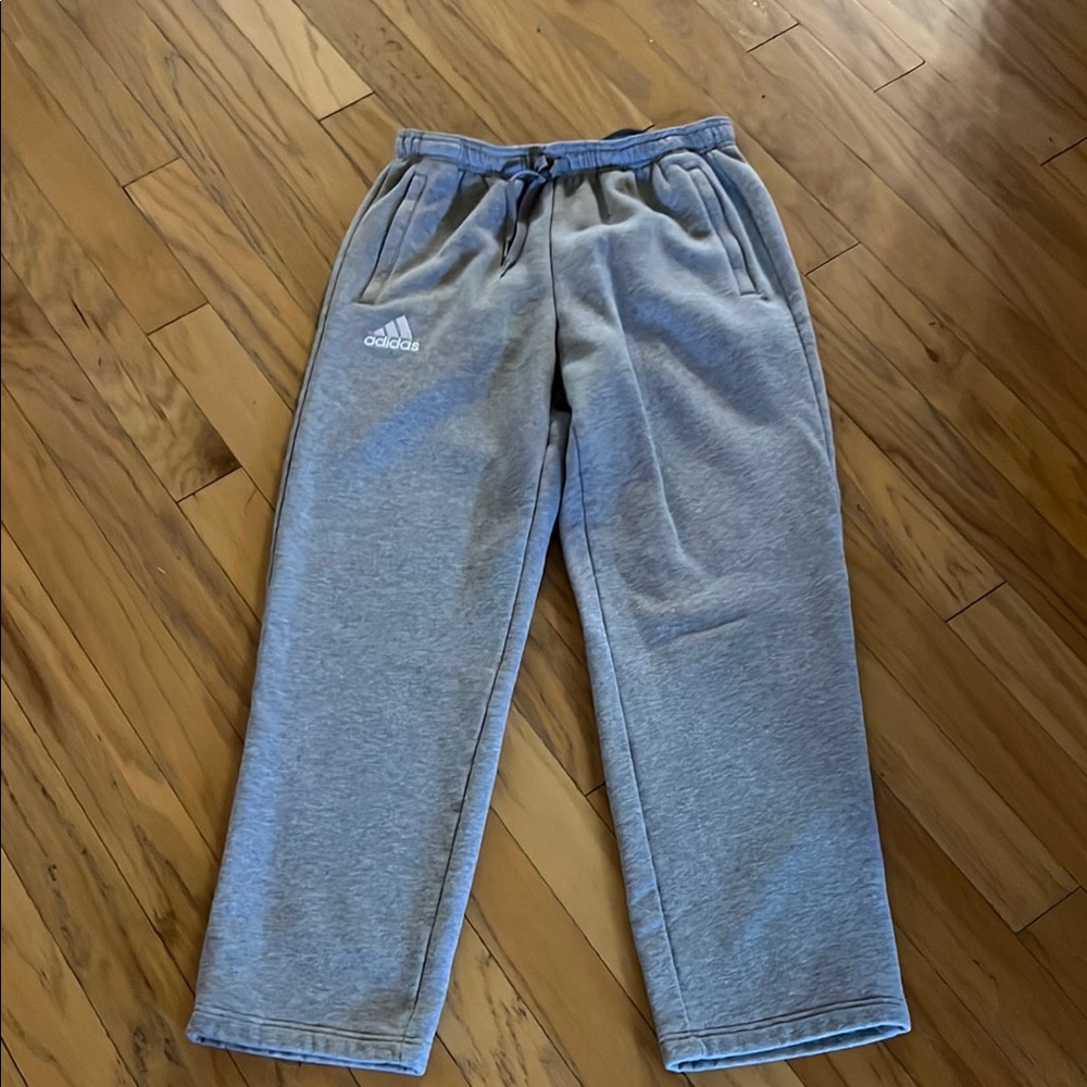 Men’s Adidas Gray Sweatpants. Size Medium.